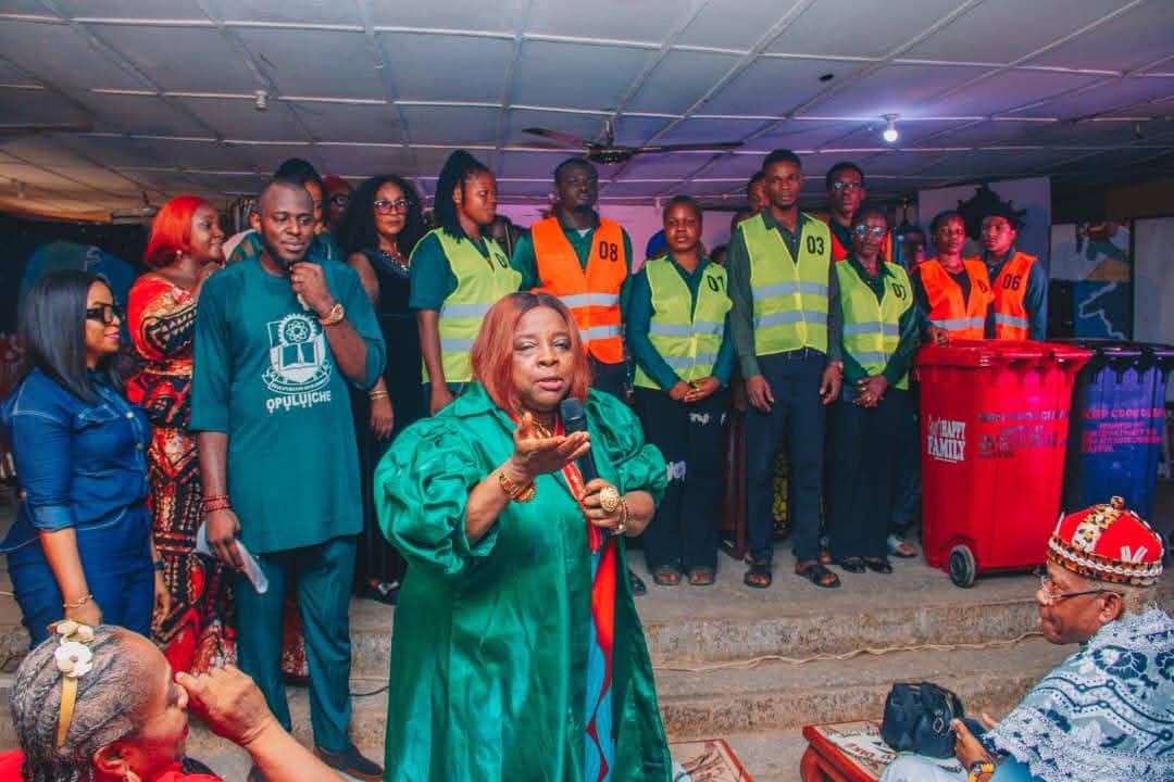 PROF. KATE AZUKA OMENUGHA DONATES ₦500,000 TO THE DEPARTMENT OF ENGLISH AND ESTABLISHES A SCHOLARSHIP IN HER HONOUR